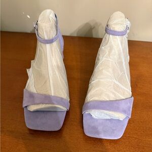 New in original packaging Sam Edelman brand lavender heeled sandals in size 7 M.